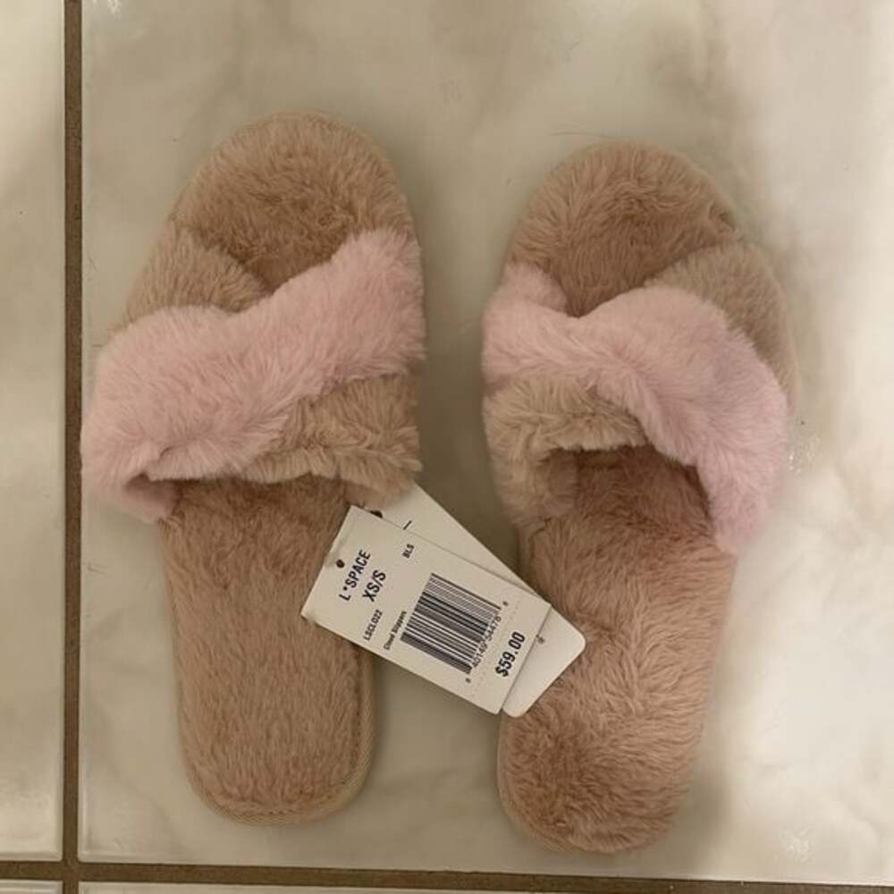 NWT Womens L space cloud slippers, and pink size XS / S​​​​​​​